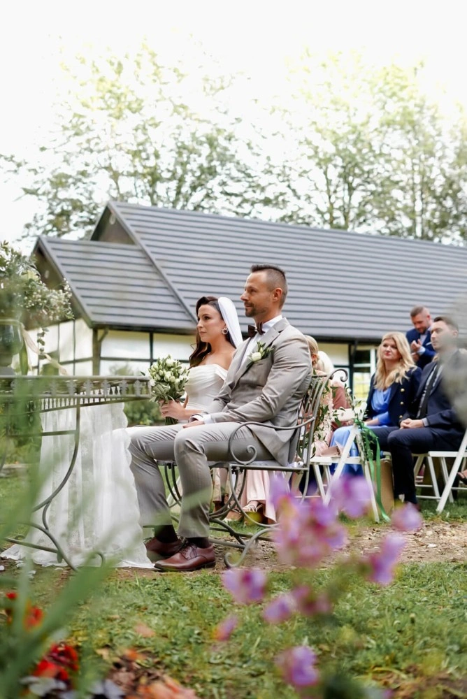 Ceremonia ślubna w ogrodzie w Przysiółku Spore